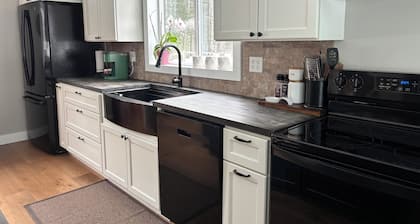 Perfect for families and large groups. 45 minutes drive to Jasper.