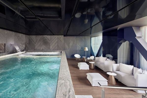 Indoor pool - The Ritz-Carlton Residences Mexico City (Mexico City)