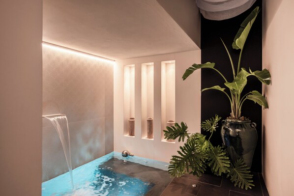 浪漫客房 | 私人 SPA 浴缸