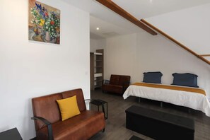 2 bedrooms, iron/ironing board, free WiFi