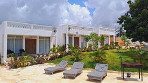 Property grounds - Cave Diani Studio Apartments (Diani Beach)