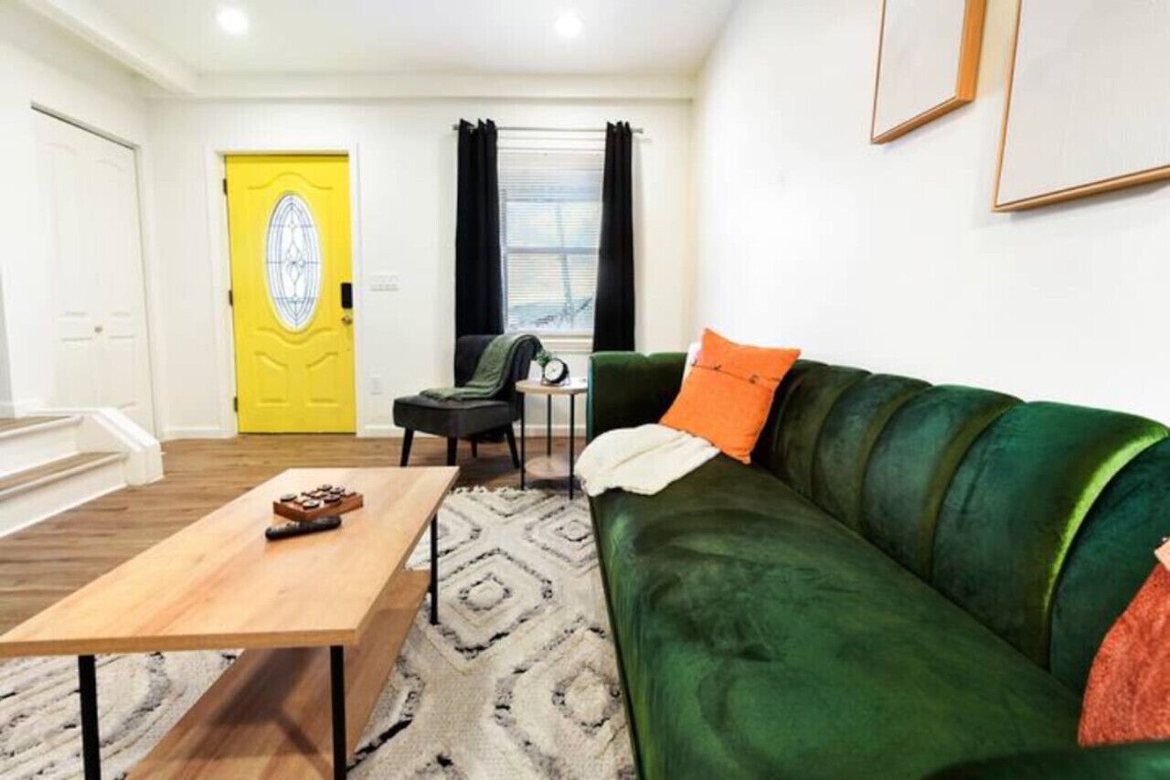 Cozy/Fullhouse on Wickliff St