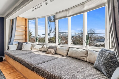 5 BDRM City Oasis - Indoor Pool