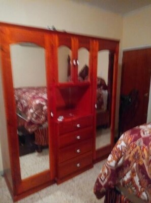 1 soverom, strykejern/-brett, reiseseng for barn og wi-fi