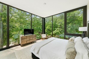6 bedrooms, iron/ironing board, travel cot, free WiFi