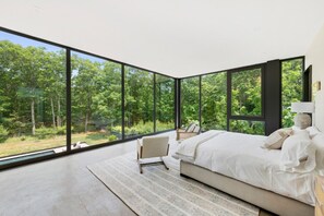6 habitaciones, tabla de planchar con plancha y cuna de viaje