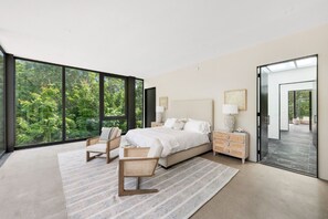 6 habitaciones, tabla de planchar con plancha y cuna de viaje