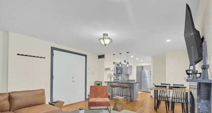 Midterm West Village Summer Townhouse Pet-Friendly