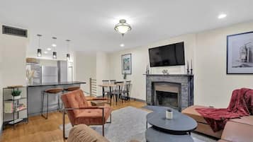 Smart TV, books, stereo, offices