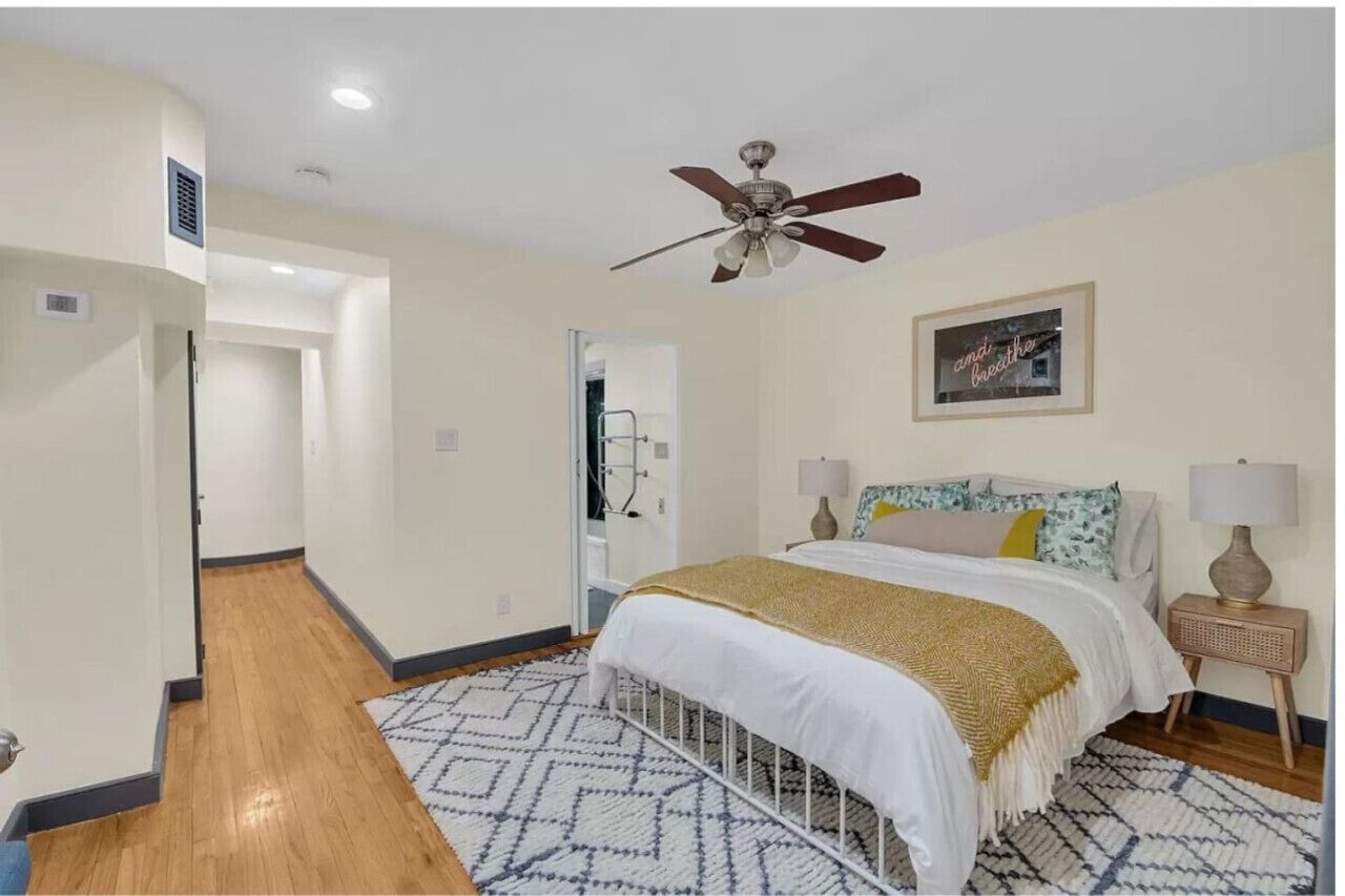 2 bedrooms, desk, iron/ironing board, travel crib