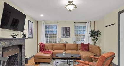 Midterm West Village Summer Townhouse Pet-Friendly