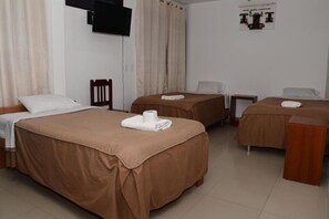 Family Quadruple Room | Desk, free WiFi - La Casa Del Turista Chachapoyas (Chachapoyas)