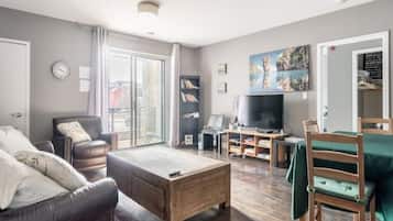 Smart TV, DVD player, books, computer monitors