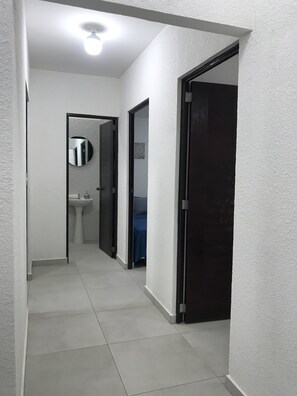 3 dormitorios, tabla de planchar con plancha, wifi gratis y ropa de cama