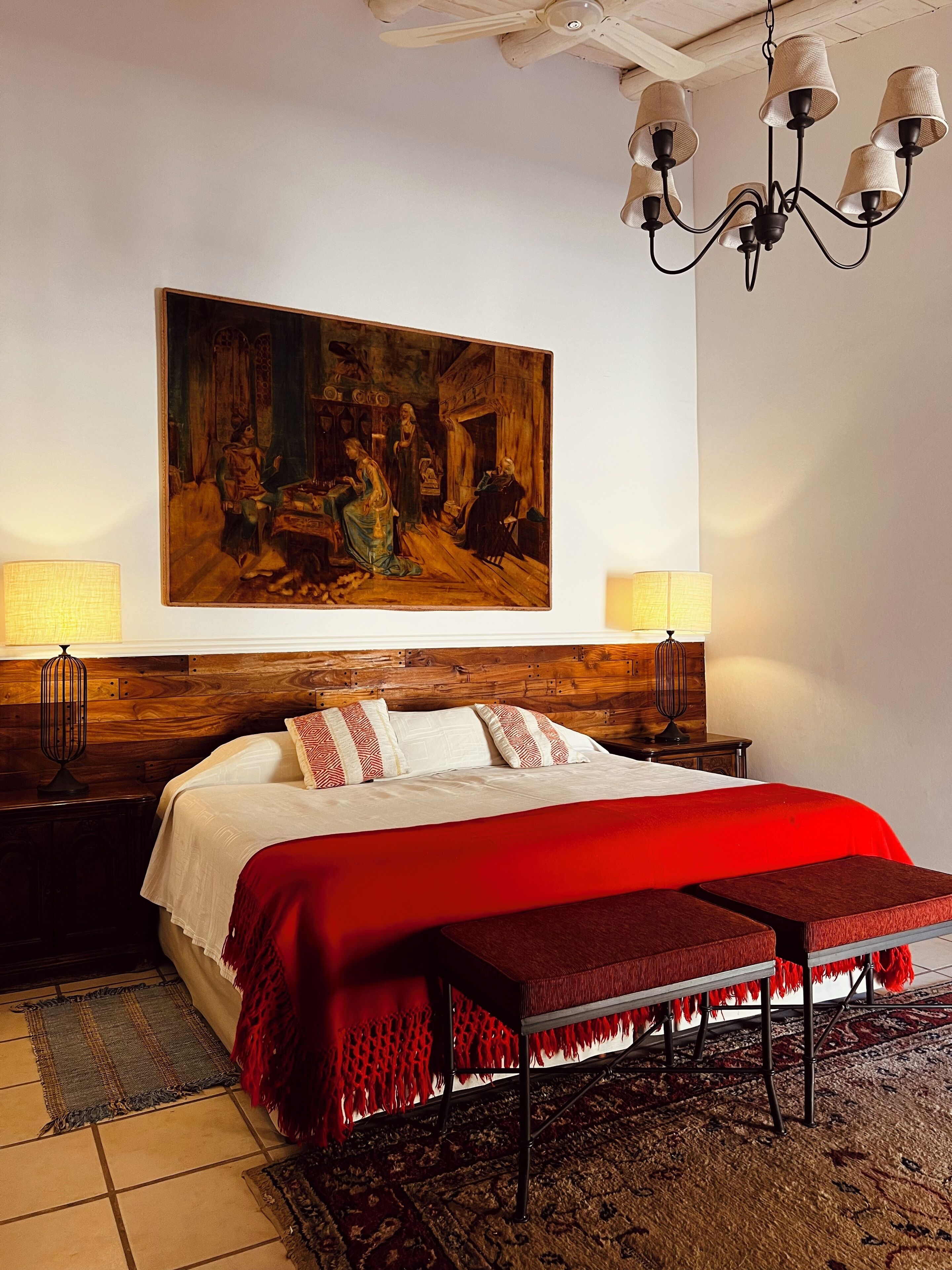 Klassieke kamer, 1 twee- of 2 eenpersoonsbedden | Een kluis op de kamer, individueel gedecoreerd, individueel gemeubileerd