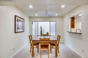 Dining - Tucson Townhome w/ Mountain View, Pool Access! (Tucson)