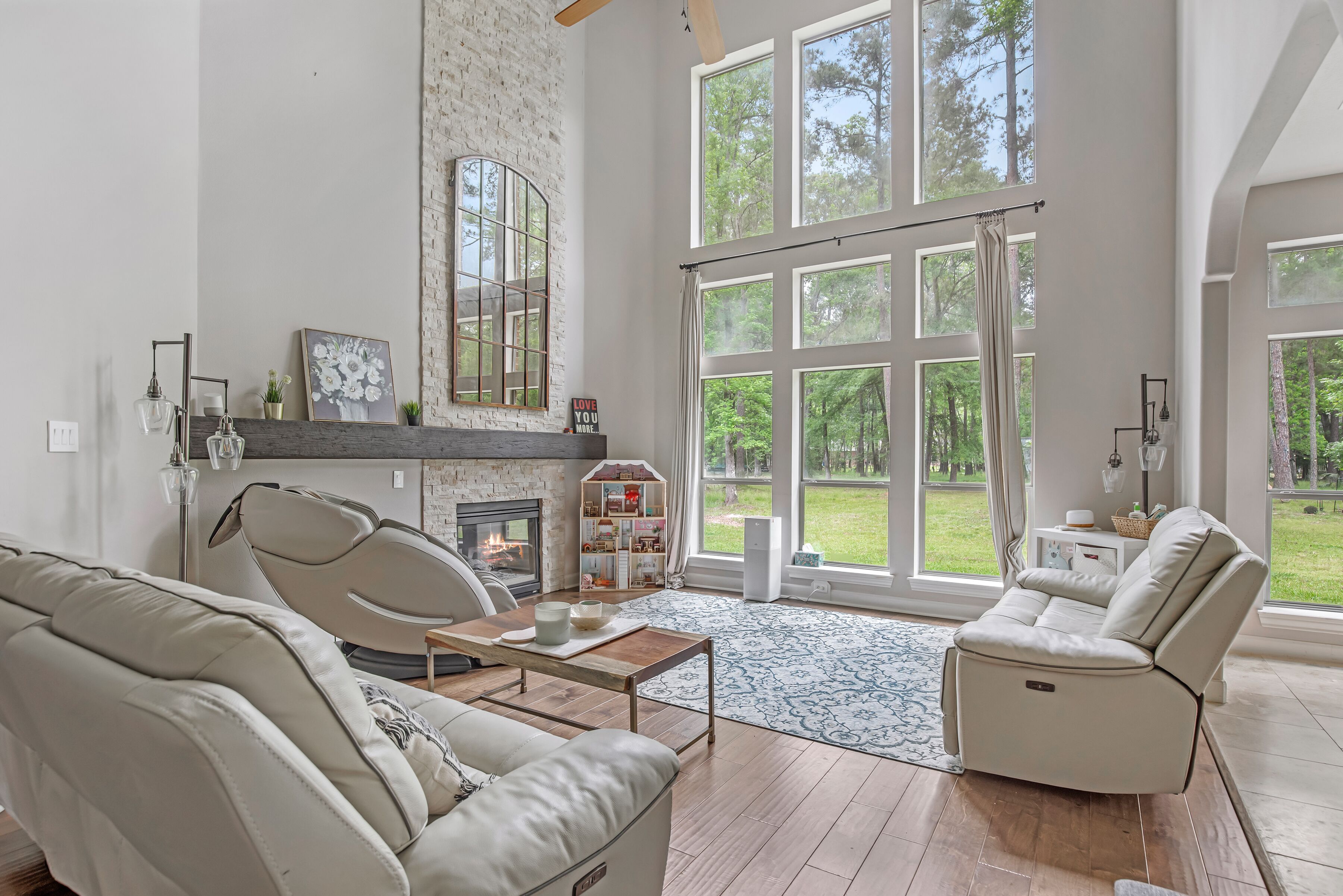 Luxurious 8000 sq ft Mansion on a park-like 4 acres near Houston!