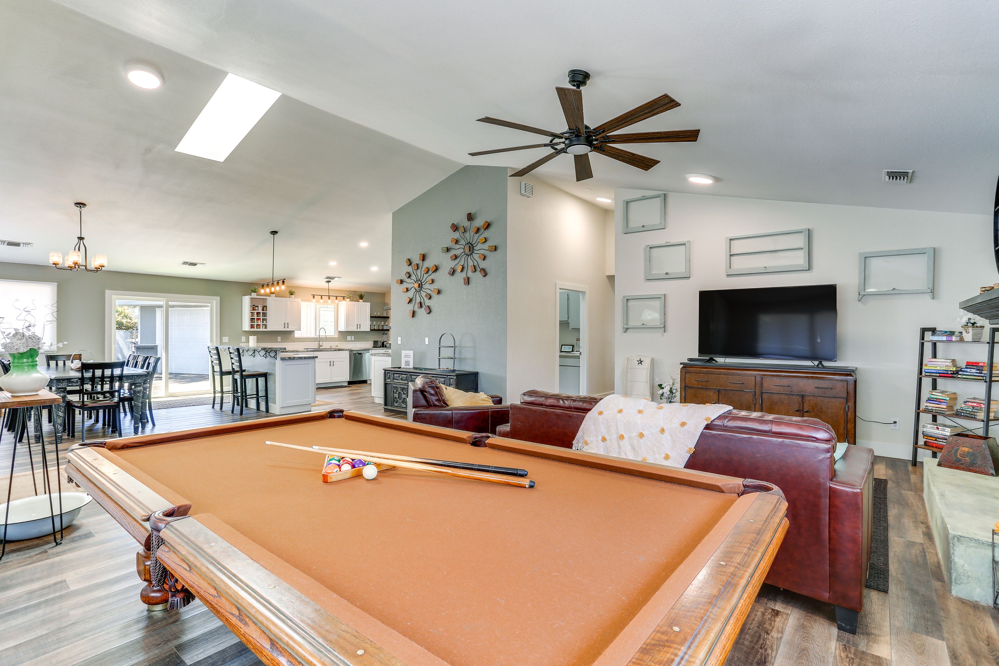 Quiet Redding Getaway ~ 7 Mi to Downtown!