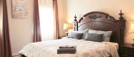 3 chambres, fer et planche à repasser, Wi-Fi, draps fournis