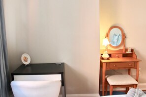 3 室のベッドルーム、アイロン / アイロン台、WiFi、ベッドシーツ