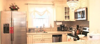 Walk to South Philly`s Best Restaurants & Bars!