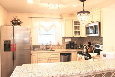 Walk to South Philly`s Best Restaurants & Bars!