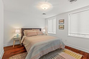 3 bedrooms, desk, iron/ironing board, WiFi