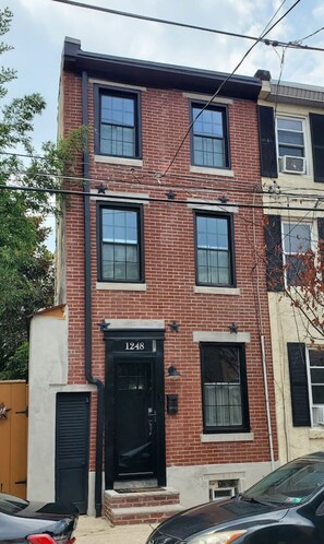 Exterior - Fun Fishtown Rowhome | Sleeps 4 (Philadelphia)