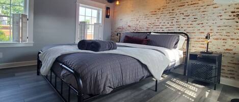 Skrivebord, strygejern/strygebræt, Wi-Fi, sengetøj