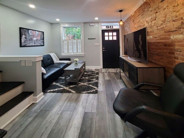 Smart TV, fireplace - Fun Fishtown Rowhome | Sleeps 4 (Philadelphia)