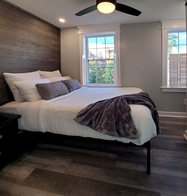 2 bedrooms, desk, iron/ironing board, WiFi (free) - Historic 2BR Fishtown Rowhome with Private Patio & Prime Location (Philadelphia)