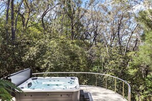 Tina de hidromasaje al aire libre