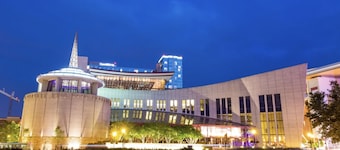 NEWLY LISTED & Remodeled Condo, Pool, & Free Park .7 Mile to Broadway 🎶🪕🎻🍷👢