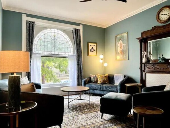 Smart TV - 1st floor flat in historic Old Louisville mansion (Louisville)