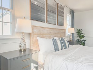 4 室のベッドルーム、デスク、アイロン / アイロン台、旅行用ベビーベッド