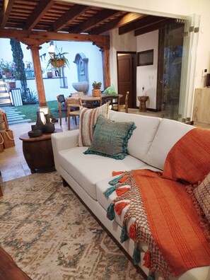 Smart TV, fireplace