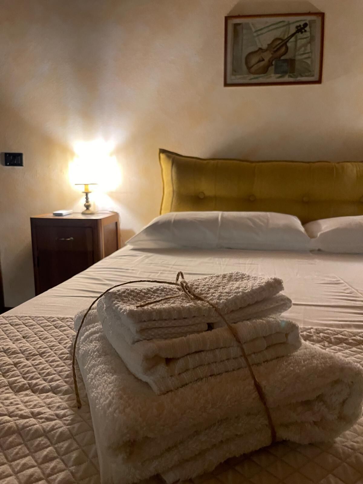 1 makuuhuone, työpöytä, silitysrauta/-lauta, vauvan matkasänky