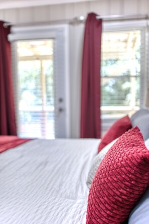 3 chambres, fer et planche à repasser, Wi-Fi, draps fournis