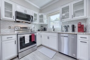 Mikrobølgeovn, ovn, kogeplade, opvaskemaskine