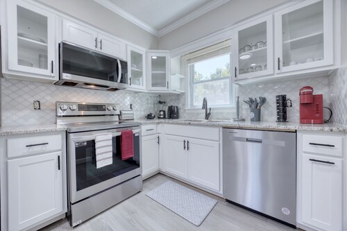 Comfy Home with Playground Near Ft Moore!