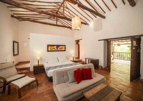 Suite | Free WiFi, bed sheets