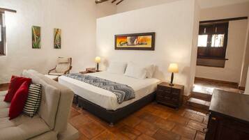 Suite | Free WiFi, bed sheets