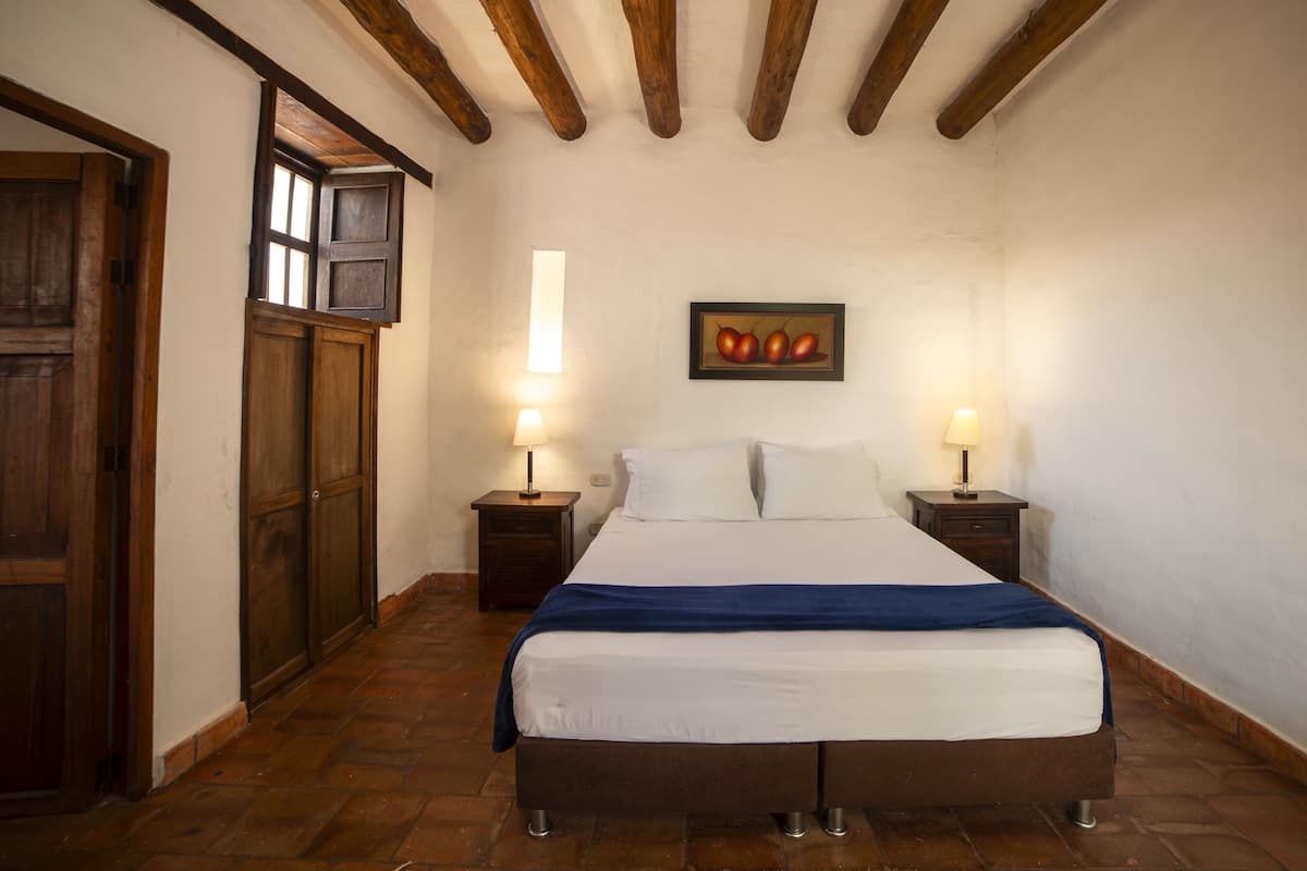 Standard Room | WiFi (free), bed sheets