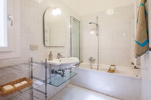 Hair dryer, bidet - Apartments Florence- Sunny Via Romana (Firenze)