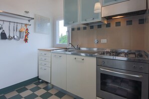 Refrigerador, horno, parrilla de estufa y lavavajillas
