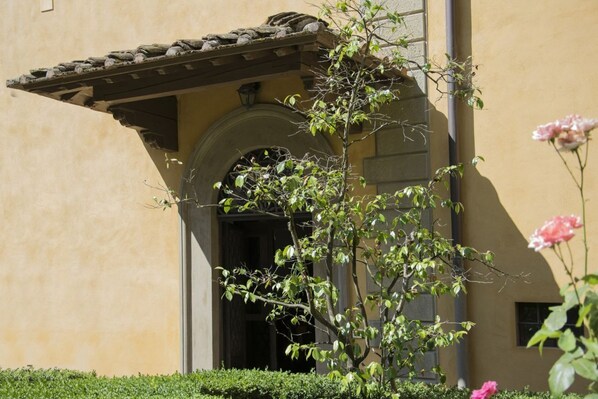 Exterior detail - Apartments Florence- In the heart of Palazzo Guicciardini (Firenze)