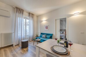 Interior - Apartments Florence- Cherubini Balcony (Firenze)