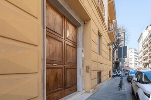 Exterior detail - Apartments Florence- Cherubini Balcony (Firenze)