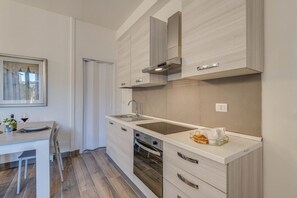 Fridge, stovetop, dishwasher, coffee/tea maker - Apartments Florence- Cherubini Balcony (Firenze)