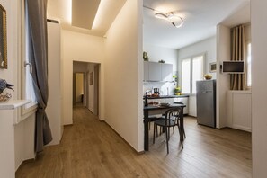 Fridge, microwave, oven, stovetop - Apartments Florence- Modern Signoria (Firenze)